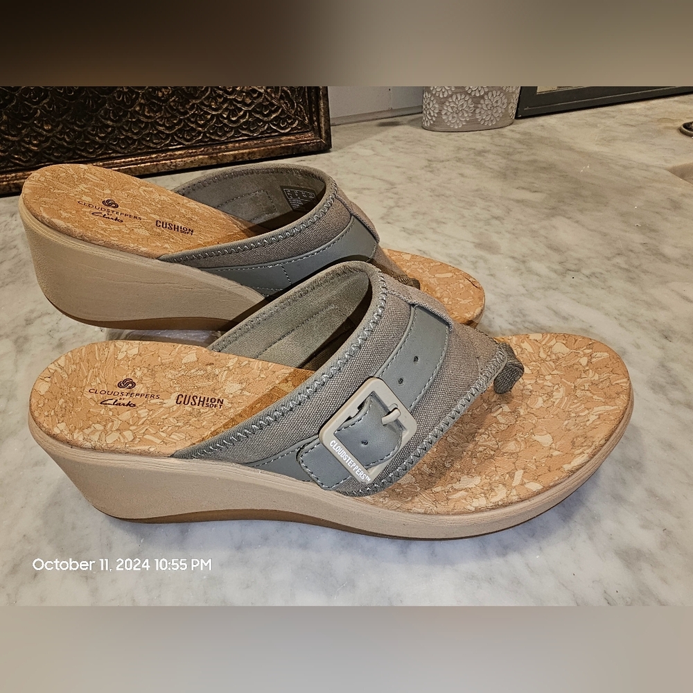Clark's Cloudstepper Sage Green Thong Sandals
